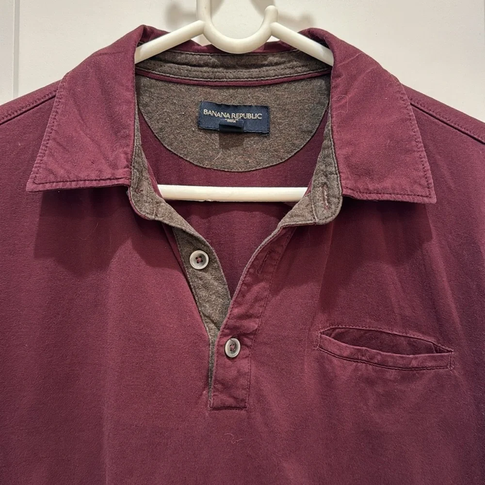 Banana Republic Men’s cranberry, long sleeve, collared cotton shirt. Size Medium